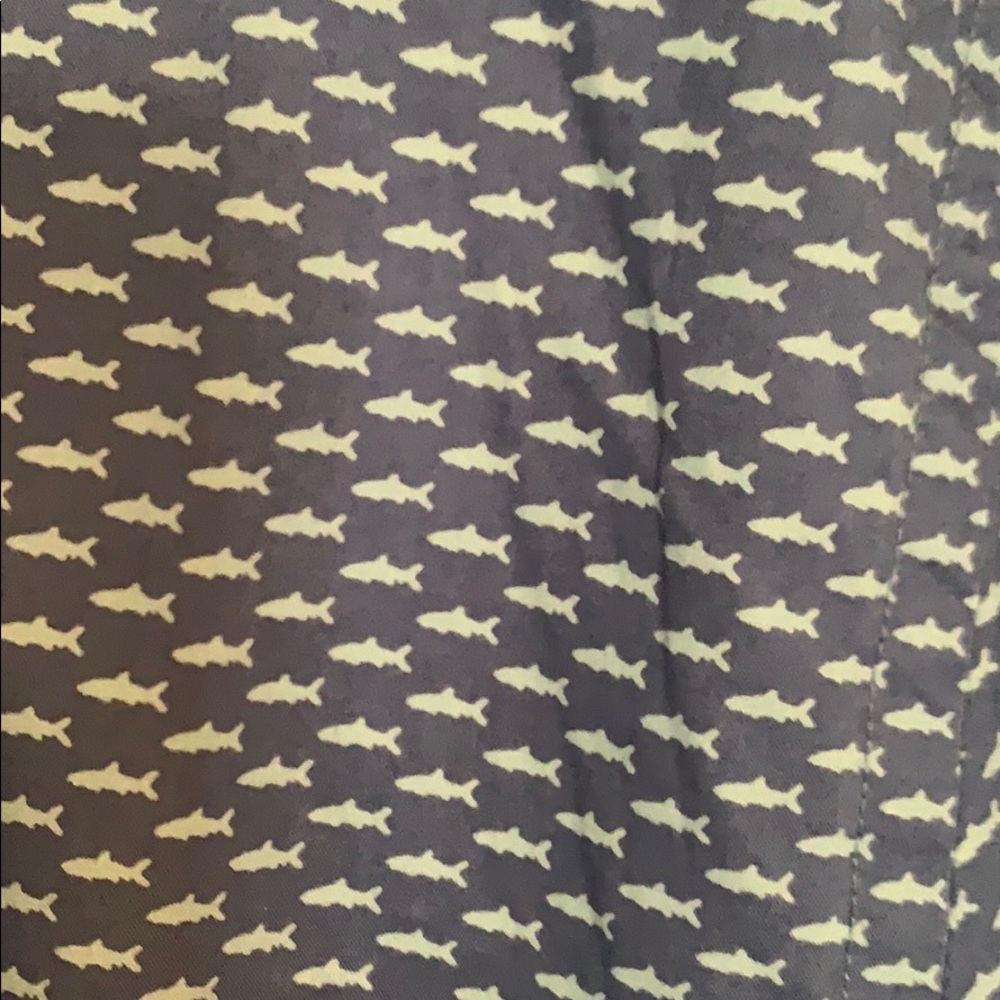 Vineyard Vines buttondown - Picture 2 of 4